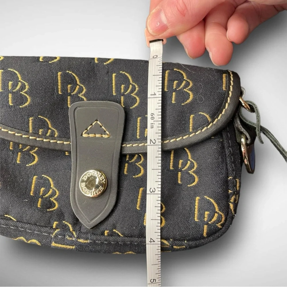 DOONEY & BOURKE 🪢 1975 SIGNATURE COLLINS FLAP CLUTCH IN BLACK & YELLOW - Picture 12 of 14